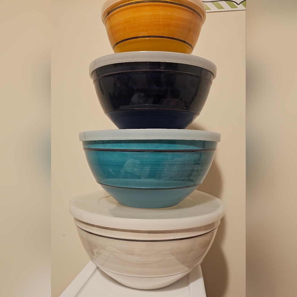 Set of Colorful Mixing Bowls with Lids